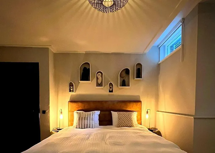 Bij Germaine Alojamento de Acomodação e Pequeno-almoço 3*