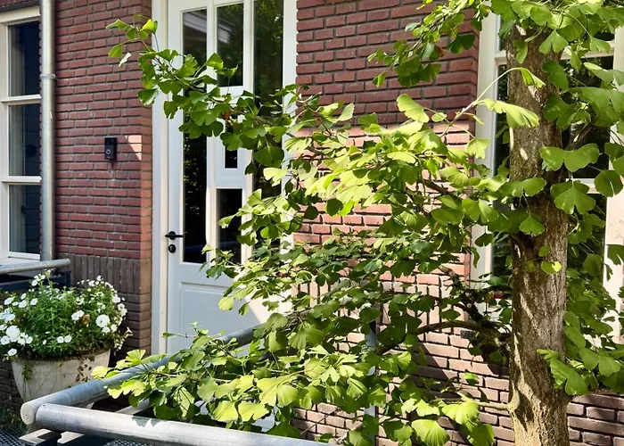 Bij Germaine Alojamento de Acomodação e Pequeno-almoço 3*