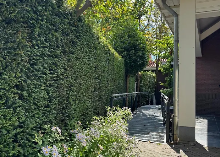 Bij Germaine Alojamento de Acomodação e Pequeno-almoço Heeze